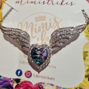Cadena con dije corazón con alas
