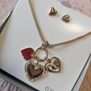 Cadena Guess con 3 dijes